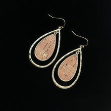 Load image into Gallery viewer, Oval Hoop Earrings